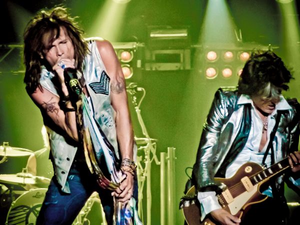 Johnny Depp a fost chitaristul formatiei Aerosmith pentru o seara